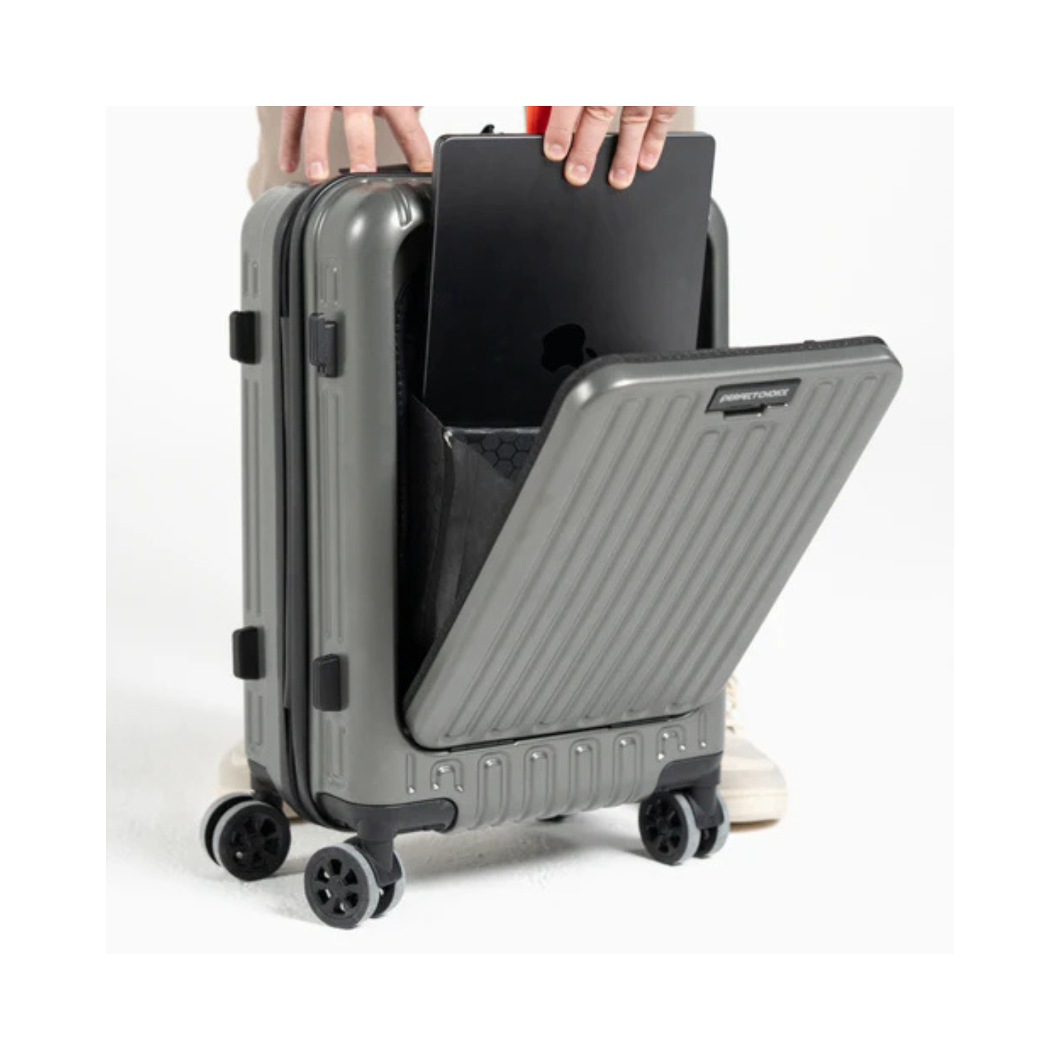 Maleta carry on / equipaje de mano, ruedas 360° (spinner), ligera y resistente, compartimento acolchado para laptop